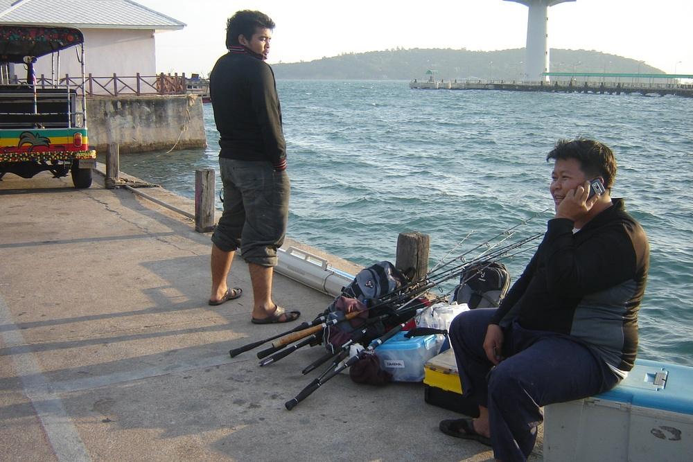 สบายๆครับ เข้าห้องน้ำ ทานข้าว กาแฟ รอเรือ
 :smile: :grin: :laughing: :cool: :cheer: