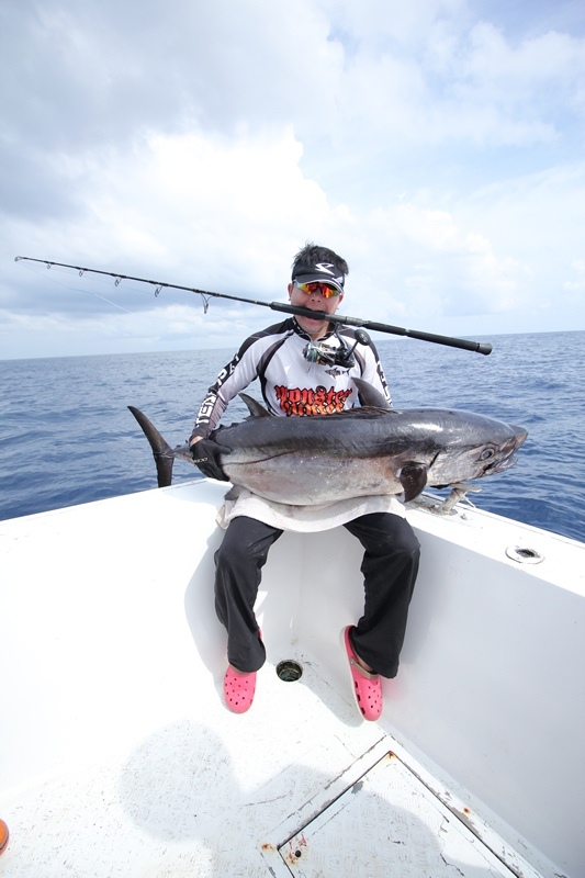 หล่อมั้ยครับ

Rod : Spartans Monter Hunter pe4-8
Reel : Shimano Stella 20000 
Line: Shimano Ocea