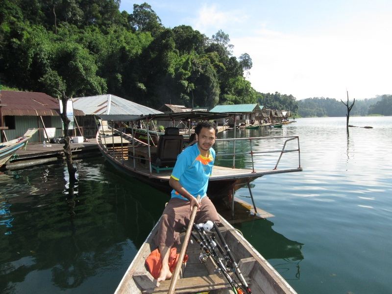 น้องโจ้ หลานลุงคม แม่นหมายเหมือนกัน ลุงแกไปไหนน้องเขาก็รู้ที่หมด สุดยอดครับน้อง  :cheer: :cheer: