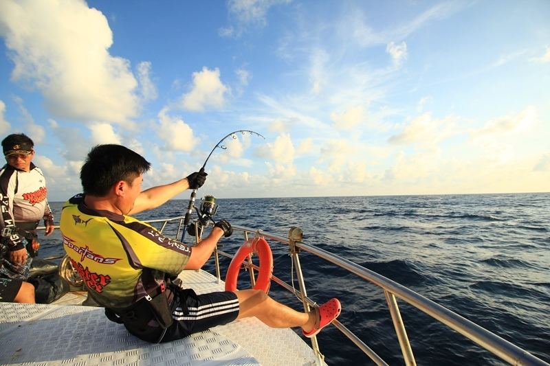 Rod : Spartans Monter Hunter pe4-8
Reel : Shimano Stella 20000 Twin Handle Limited
Line: Shimano O