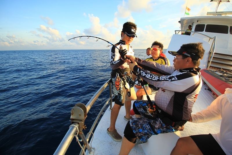 ขอส่งต่อก่อนละกันนะ 

Rod : Spartans Monter Hunter pe4-8
Reel : Shimano Stella 20000 Twin Handle 