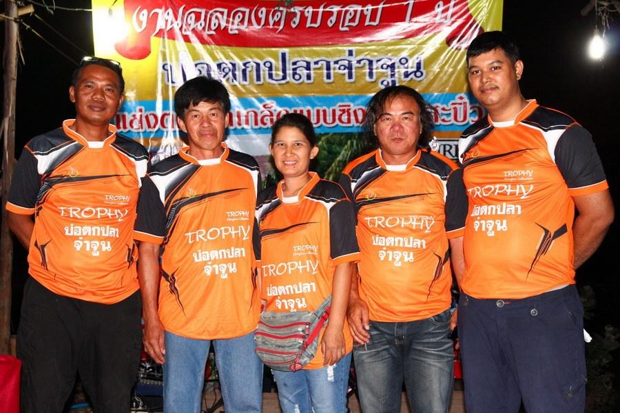 รวมทีม Staff หลักของงานนี้ครับ เห็นแล้วเหนื่อยแทนจริงๆ แต่ก็ได้รับความประทับใจจากผู้เข้าร่วมแข่งขันต