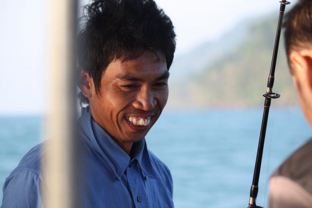 นักบวช "ผมนี่ยอมรับว่าผมตกปลาไม่เก่ง แต่ความเพียรพยายามอดทนในการตกปลาผมนี่ไม่แพ้ใครจริงๆ"