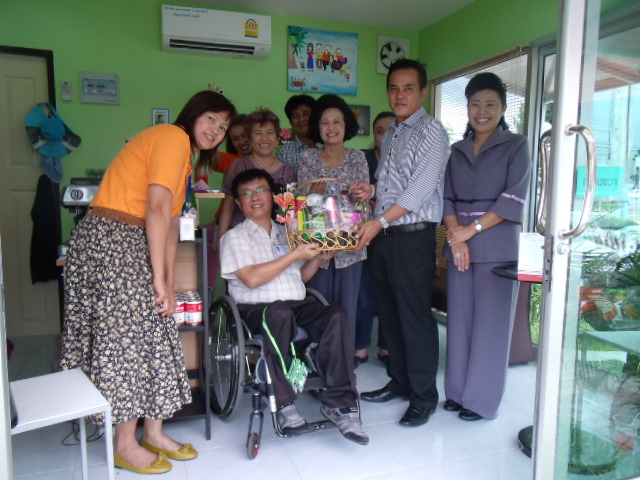 ขอบคุณท่านนายก ที่เมตตาช่วยเหลือพวกเรามาตลอด  :prost: :prost: :prost: