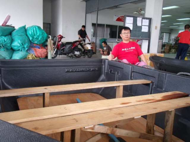 ส่งเรือไปช่วยน้ำท่วมที่ต่างจังหวัด  :cheer: