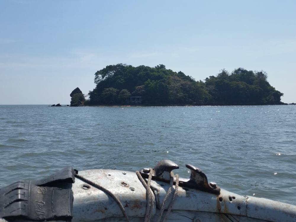  ถึงเกาะแว้วววววว... :grin: