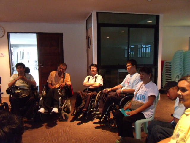 ประชุมโต๊ะกลม  :cheer: