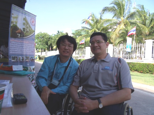 ศิษย์เก่า กับ ท่านผอ. :cheer: