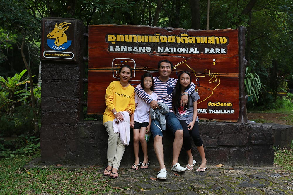 ออกเดินทาง จากกรุงเทพ ราว ตีสอง มาถึงที่ อุทยานแห่งชาติ ลานสาง เกือบตีห้า เพื่อเตรียม นึ่งข้าวเหนียว