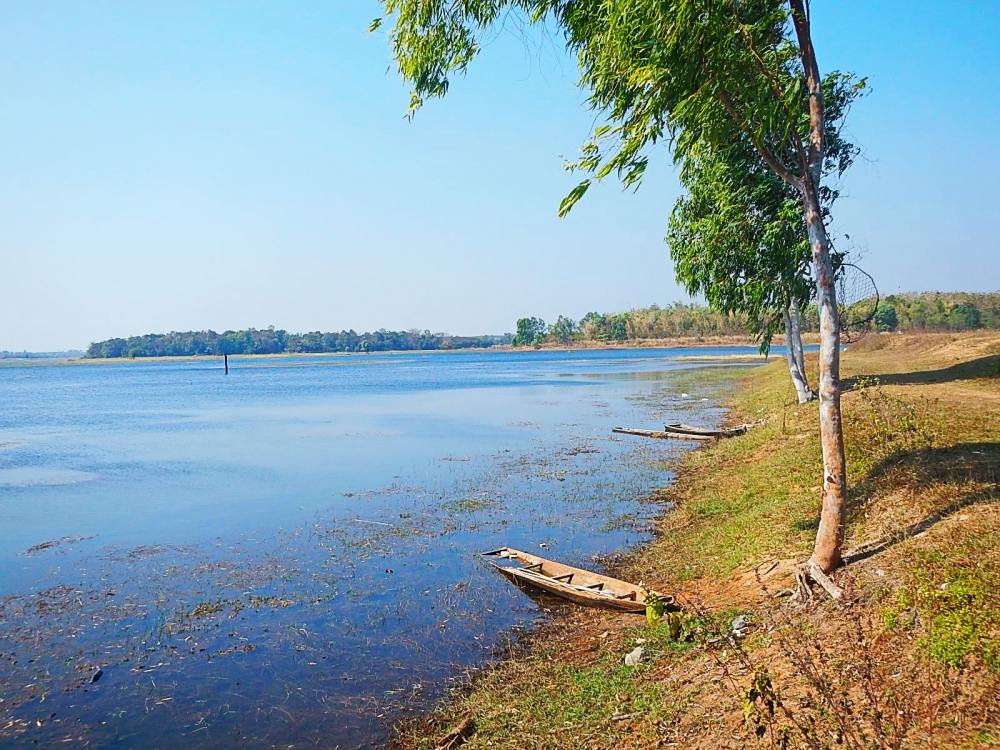 
 [center]เรือชาวบ้าน มีให้เห็นตลอดริมอ่าง [/center]

