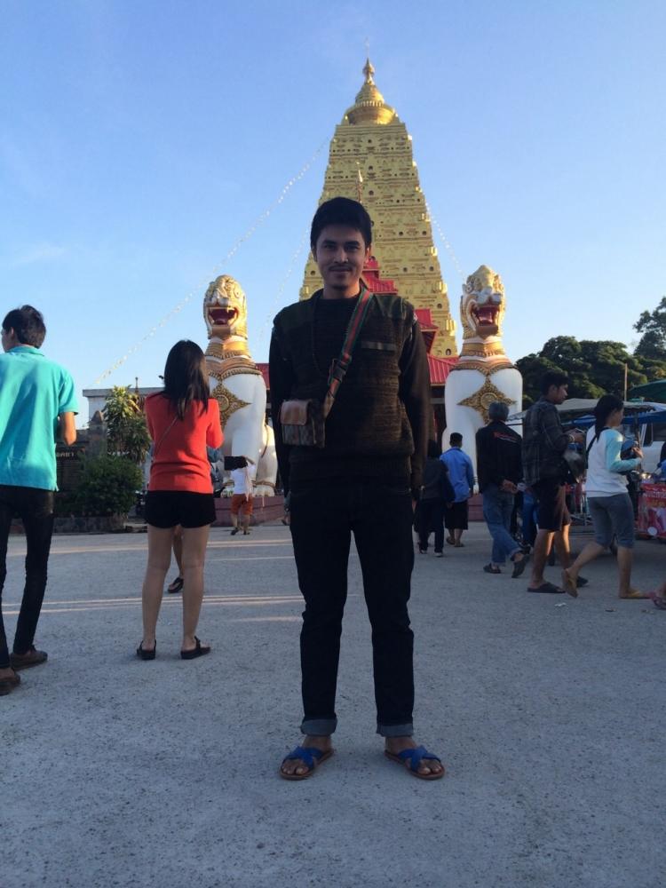 แล้วลงมาที่เจดีย์พุทธคยา ครับ :prost: :prost: :prost:
