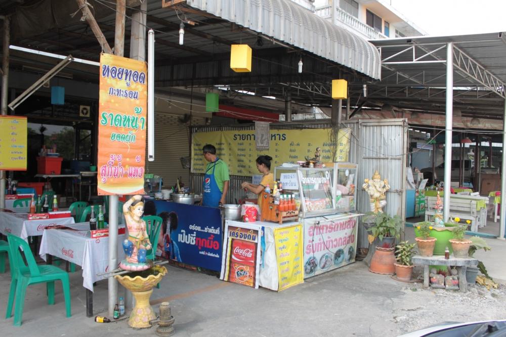 แต่กองทัพมันต้องเดินด้วยท้องทร..หิวข้าวให้ผมจอดร้านนี้...เอาๆกินก้อกินนะลงๆ...รีบๆละเดี๋ยวสาย :cheer