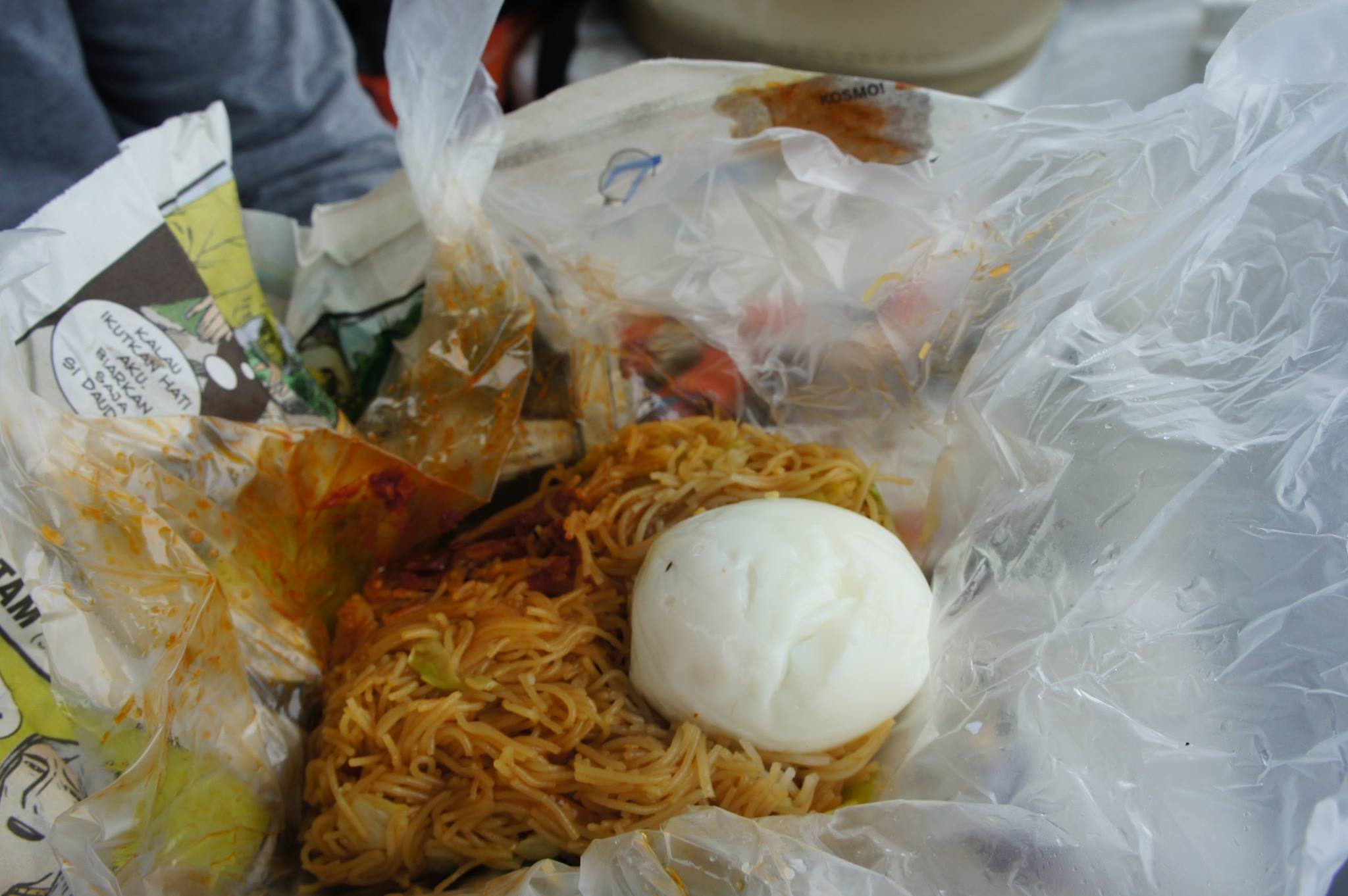 พักกินข้าวเที่ยง กัน

นี่คือ ข้าวห่อ มาเลเซีย คนที่นี่กินแบบนี้  เปรียบเหมือนเมืองไทยคือ กะเพาไก่ 