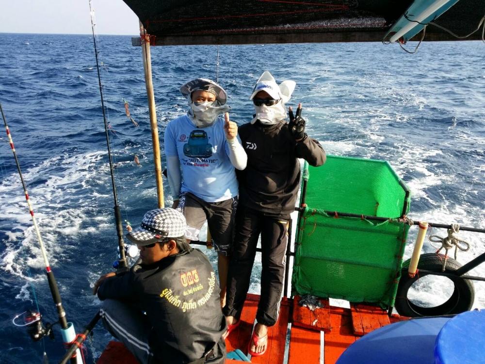   วิ่งเรือมา5-6ชั่วโมงคลื่นลมเริ่มแรง
ปลาโอก็หานเงียบ ไต๋ทอยเช็คเรือปูจักจั่นบอกคลื่นลม
แรงจัดมากต
