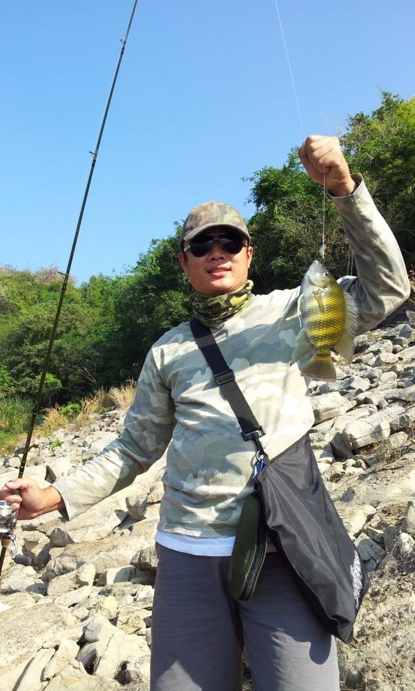 วานพี่ไก่ชักภาพไว้หน่อย กล้องมือถือไม่ค่อยดีนะครับคนเลยดูอ้วนไปหน่อย :laughing: