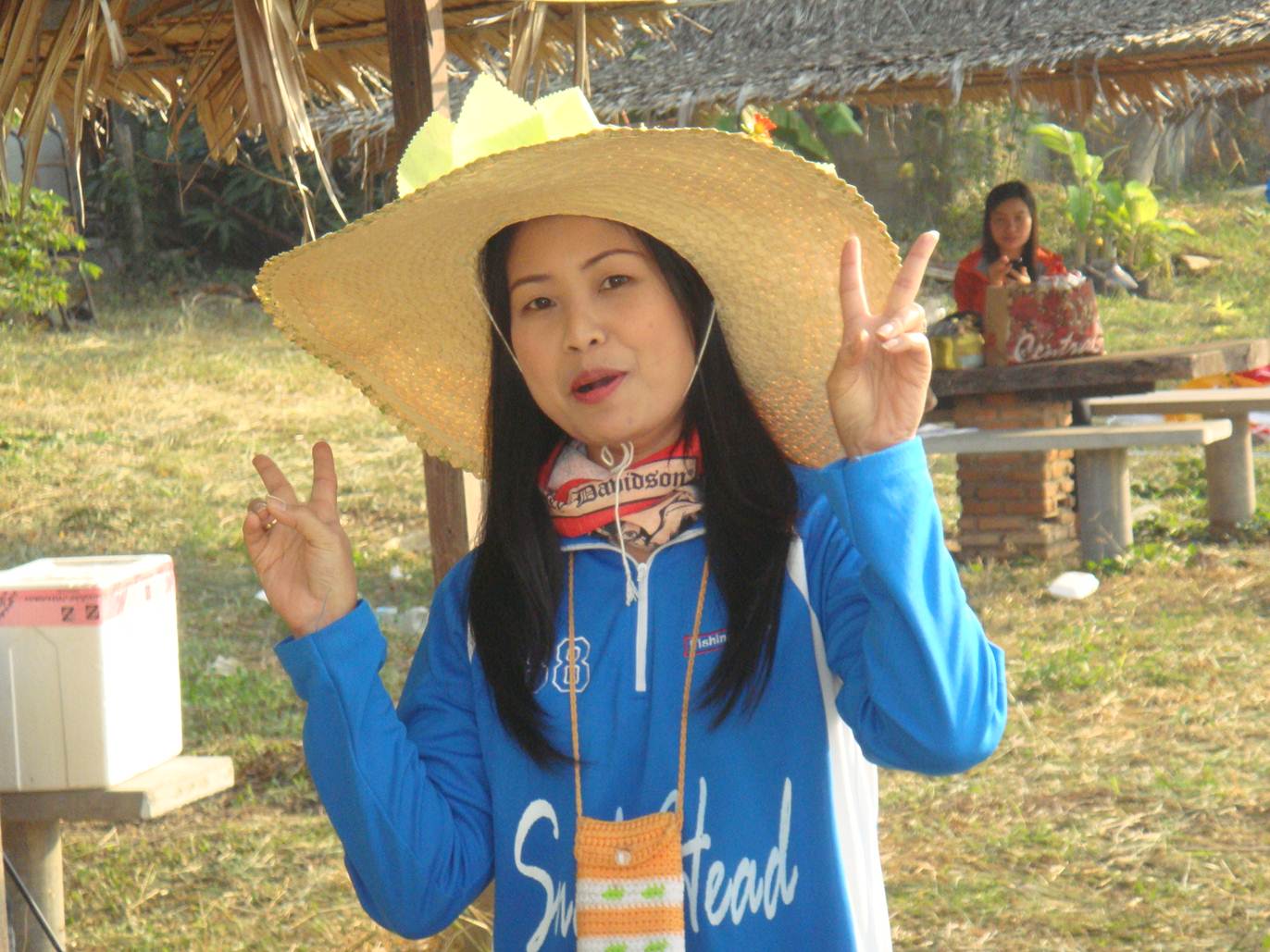 สาวสวย คุณป้าก่อกล้วยวันนี้มาร่วม meetting ด้วยคน ดูมวกเจ๊สิ 