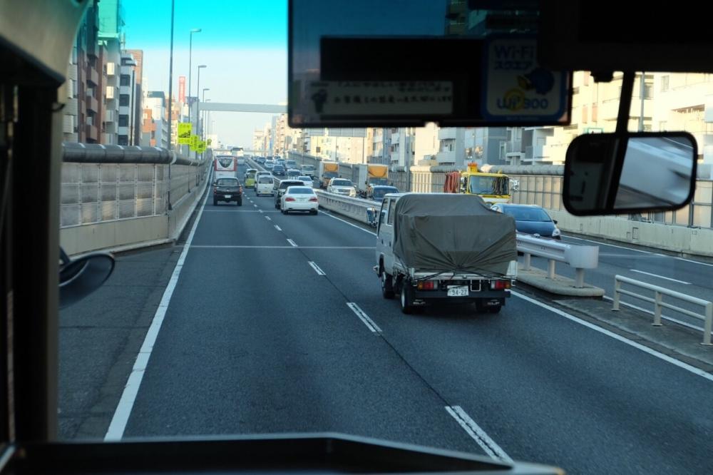 นั่งรถไปเรื่อยๆสบายๆครับ

ถนนไฮเวย์ที่ญี่ปุ่นแคบจัดครับ แต่ขับกันสุภาพมาก