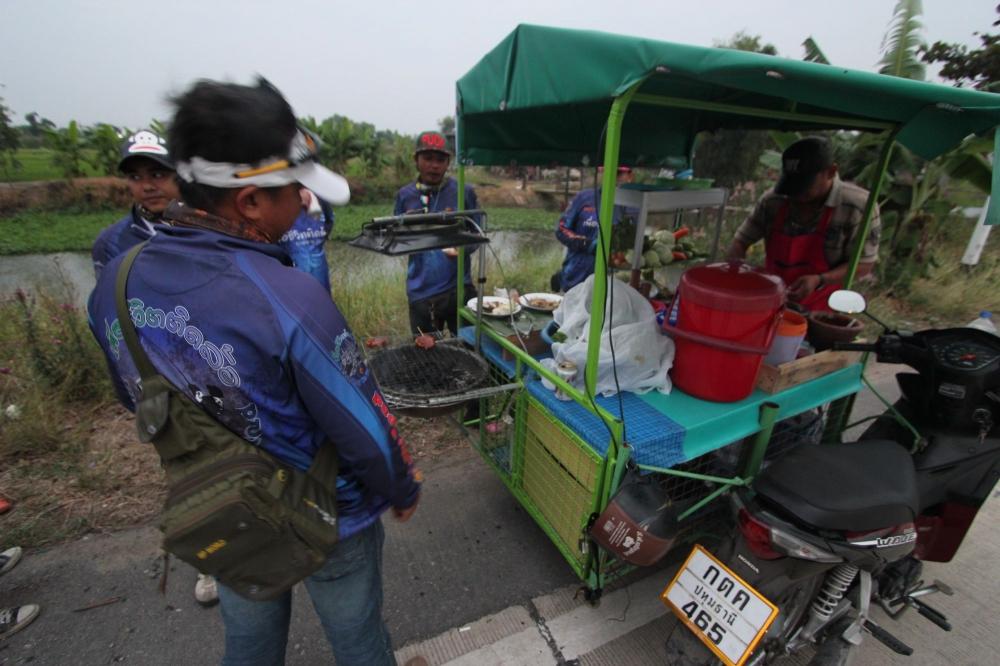 งานนี้เจ๊งแน่รถส้มตำไก่ย่าง  ไม่มีของขายคนอื่นแล้ว :laughing: :laughing: :laughing: :laughing: