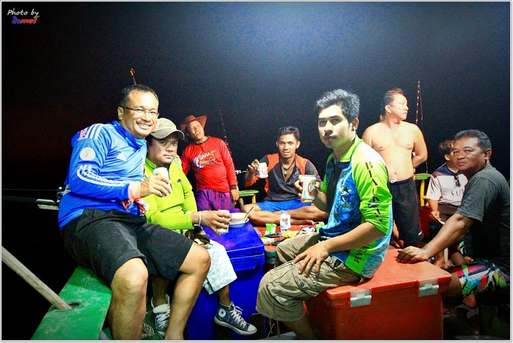 

 [b]ท้ายเรือ เริ่มปาร์ตี่ กันแล้ว 

...ใครเมื่อยมือ เปรี้ยวปาก-เรียนเชิญ-[/b]  :umh: :umh: :um