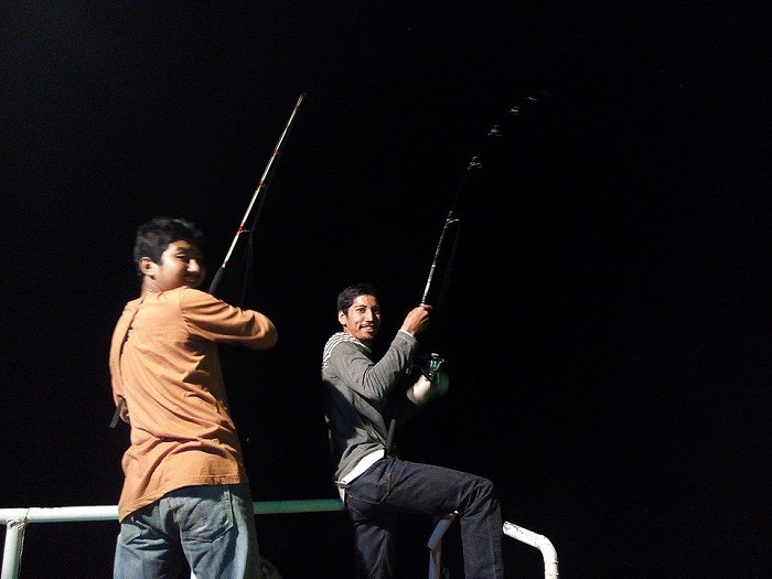 ท้ายเรือ น้าเต่ากับน้าเบิรด์ สนุกกันใหญ่เลย..อิอิ.. :cheer: :cheer: :cheer: :cheer: :cheer: :cheer: 