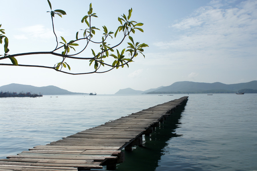  [center]บรรยากาศริมทะเล สะพานนี้น้ำโตหมึกหอมเยอะนะครับ[/center]