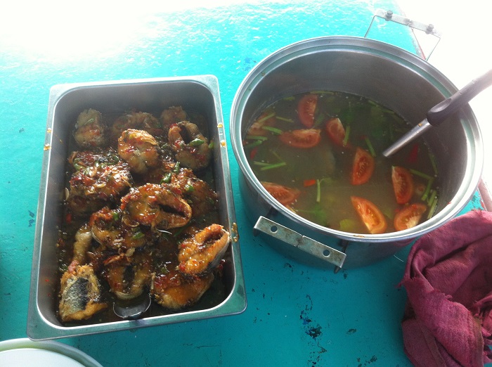 กับข้าวมื้อเที่ยงก่อนกลับเข้าฝั่งครับ :cheer: :cheer: :cheer: :cheer: :cheer: :cheer: