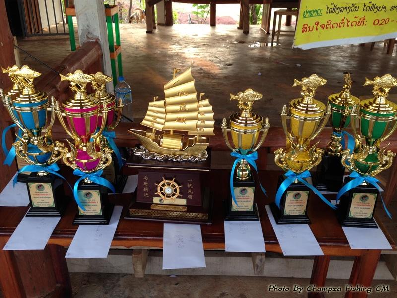 9 รางวัลครับ 9 ถ้วย

5 ถ้วยปลาไซล์

2 ถ้วยปลาใหญ่

2 ถ้วยปลาใหญ่สุดทั่วไป