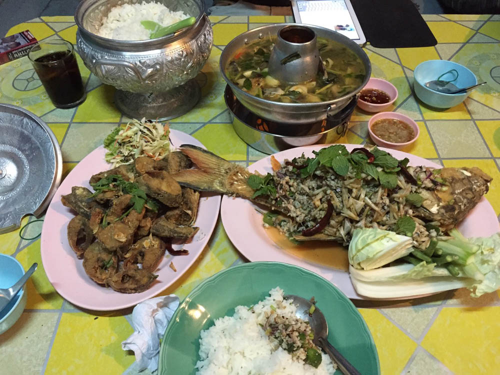  [center] :love: :love: :love: หลังจากนั้นพวกเราก็ขับเรือตีเลาะกันไปเรื่อยๆจนเกือบมืดก็ได้เวลากลับเข