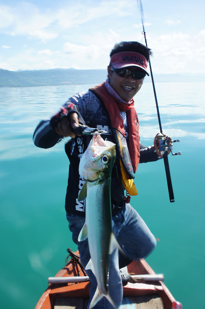  [center]

Ladyfish ข้าวเหนียวบูด เจ้านี่ไม่ใช่นวลจันทร์ทะเลนะครับ แต่มักถูกเรียกเป็นนวลจันทร์ โดด