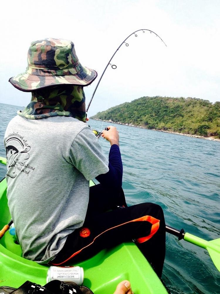  เข้าซอกหินคับพอเรือไหลเข้ามาใกล้ๆ ดึงสวนออกมาอีกทางก็หลุดขึ้นมาจากซอกหินคับ อึ้บๆๆ :cool: :cool: