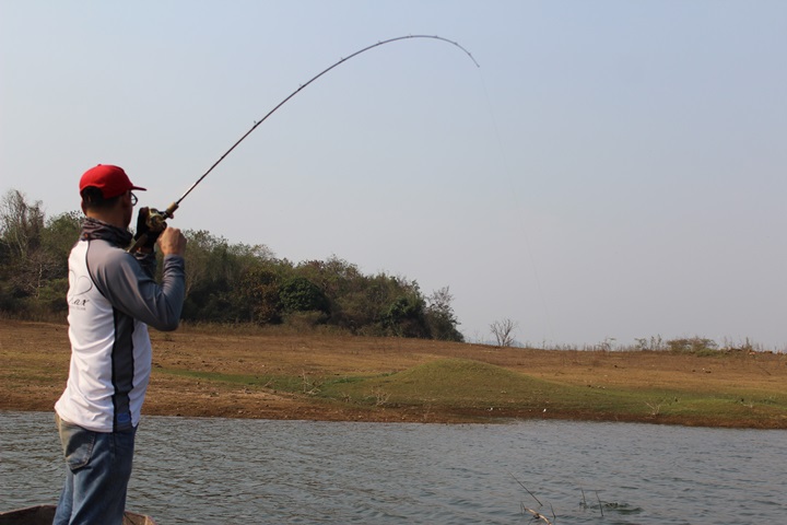 ตัวนี้กัดสนั่น  ข้างๆๆเรือ   :cheer: :cheer: :cheer: