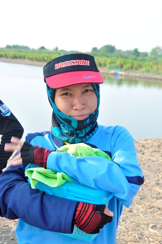 เธอทิ้งท้ายด้วยว่า  "หนูมีปลาใหญ่ กับ ปลารวมแล้ว คราวหน้าหนูขอปลาไซร์ นะ" น่ากลัวไหมล่ะครับท่านผู้