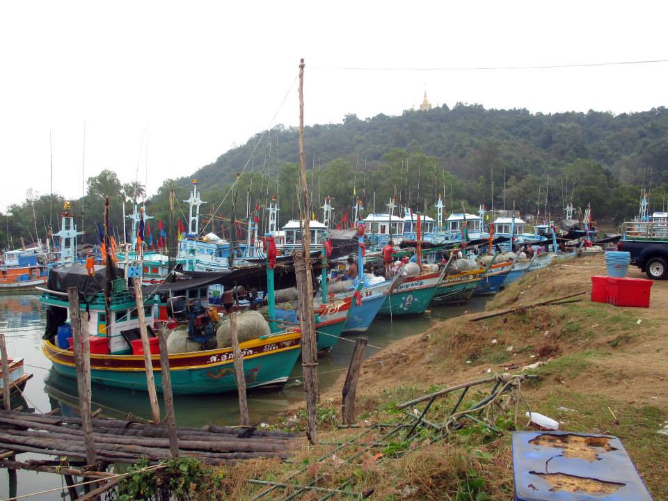ถึงท่าเรือประมาณบ่ายสองกว่าๆ ครับ :grin: :grin: :grin: