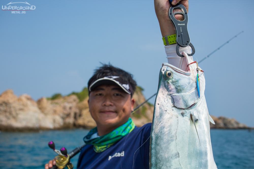  [center]วิน วิน New Mustad light jigging hooks กับ UNDERGROUND HYBRID[/center]