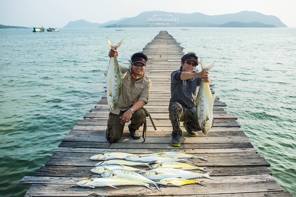 [center]ไปเช้า สีโมงเย็นกลับ ก่อนน้ำลงสุดครับ

มีตระกูล Queenfish แปลกแยกมาอีก 1 ชนิด ตัวเล็กขวาหน