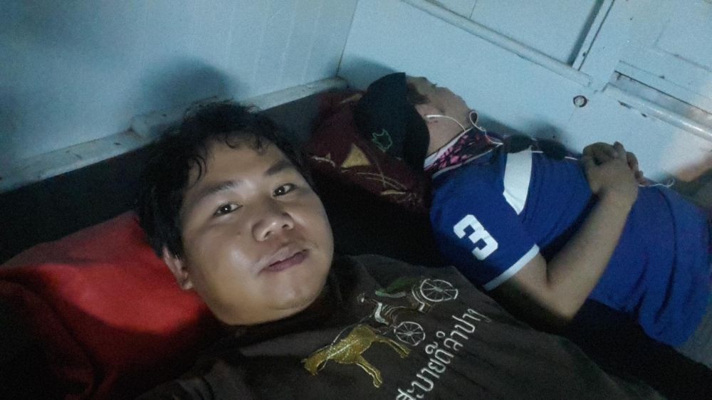 ง่วงครับไม่ไหว แอบขึ้นไปนอนดีกว่า 
 :sleeping: :sleeping: :sleeping: