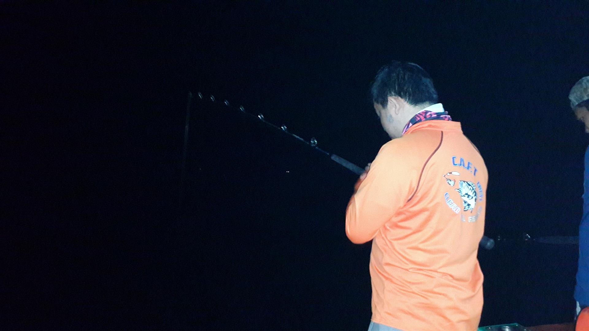  :cheer: :cheer: :cheer: :cheer:
ใครตื่นแล้วมาช่วยกันตกปลาด้วยครับ พี่น้อง 
 :laughing: :laughing: