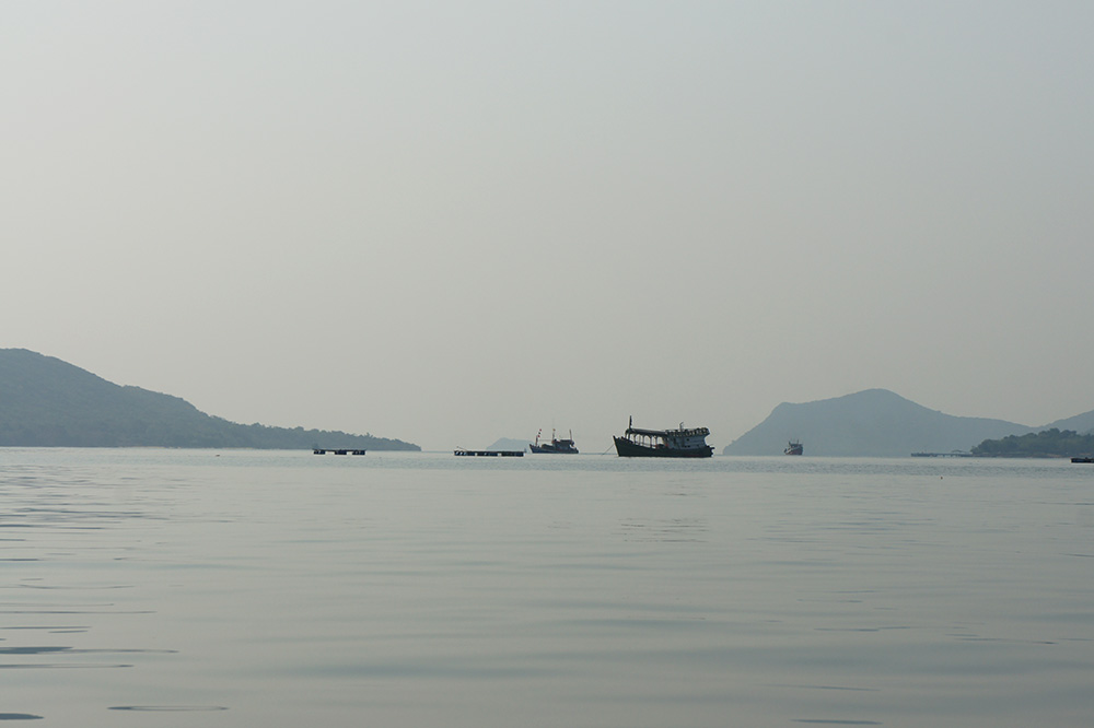  [center]ระหว่างพายเรือข้ามเกาะ[/center]