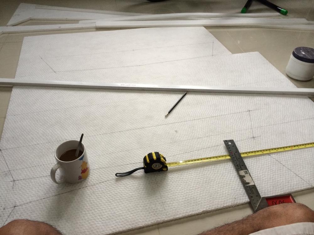 โครงสร้างหลัก Honey comp 10mm หลังจากใด้ลองใช้ดูพบว่าขึ้นรูปยากกว่าไม้เพราะอ่อนมากทำให้ส่วนโค้งส่วนเ