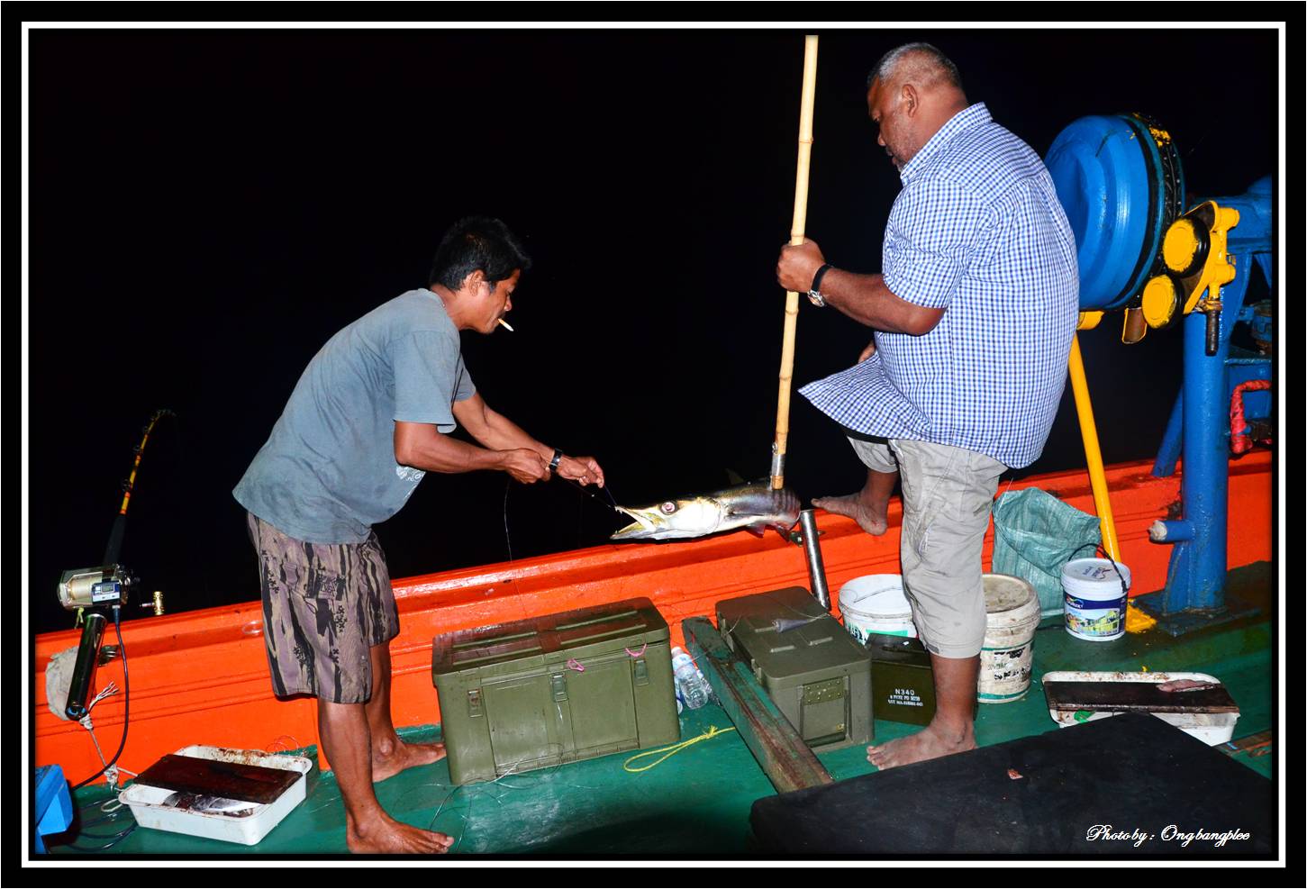 ลากมาให้ไต๋มงช่วยเกี่ยวให้ด้านหัวเรือครับ....สากเหมือนเดิม :smile: :grin: