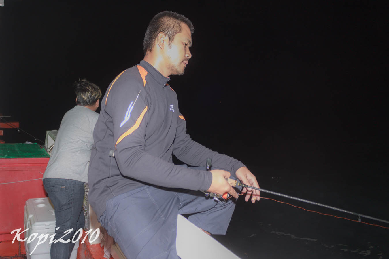 28 มีนากำหนดเดินทางทริปนี้ได้เหยื่อไปน้อยหมึกเป็น ไม่ถึง 100 หมึกตายหาซื้อไม่ได้เลย :ohh: :sick: :th