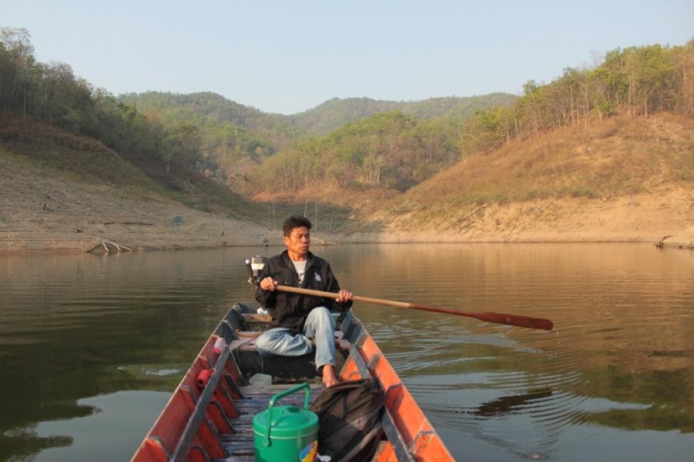 ...ไต๋คนนี้พายเรือนิ่มๆไม่มีพายโดนเรือ..สุดยอดมากเลยครับ.. :cheer: :cheer: