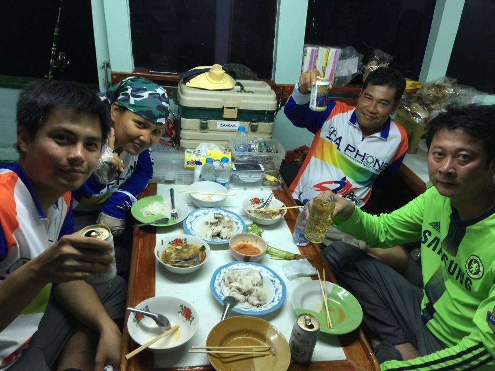  :cheer: :cheer: :cheer: [b]เอาชนเเก้ว ฉลองๆๆไ[/b] :cheer: :cheer: :cheer: