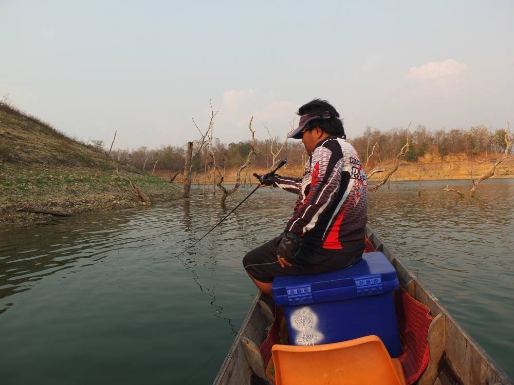 
ตัดมาดูเรือลำผมก่อน วันนี้น้าป๊อบบอก พระใหญ่ไม่ตกปลา ผมเลยฉายเดี่ยว
