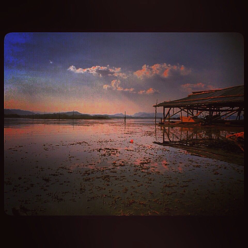 มาถึงจุดลงเรือเพื่อต่อเรือไปแพพักถ่ายรูปเก็บบบรยากาศซะหน่อยนานๆมาที :smile: