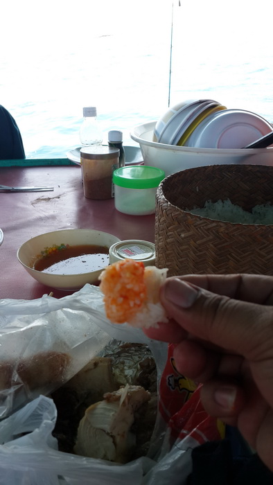 มาๆ กินข้าวกัน 
 :umh: :umh: :umh: