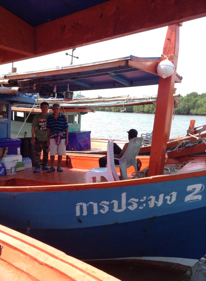 เราจะไปเรือลำนี้กันครับ การประมง 2 เรือ มาลำนี้อย่าดื้อกับไต๋ เดียวไม่ได้ปลาไม่รู้ด้วยนะ อิอิ 

 :