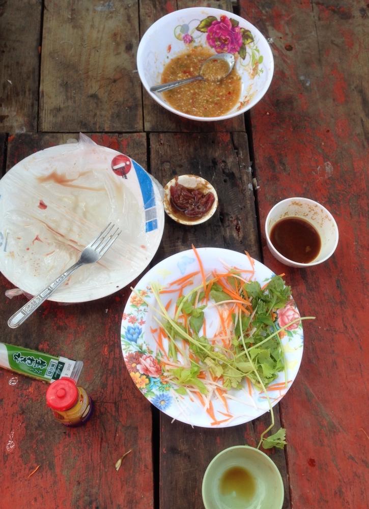แป๋บเดียว หมดเรียบร้อย
อย่างที่เห็น 
แค่ได้กินปลาสดๆจากทะเลก็คุ้มสุดๆแล้วทริปนี้ :cheer: :cheer: