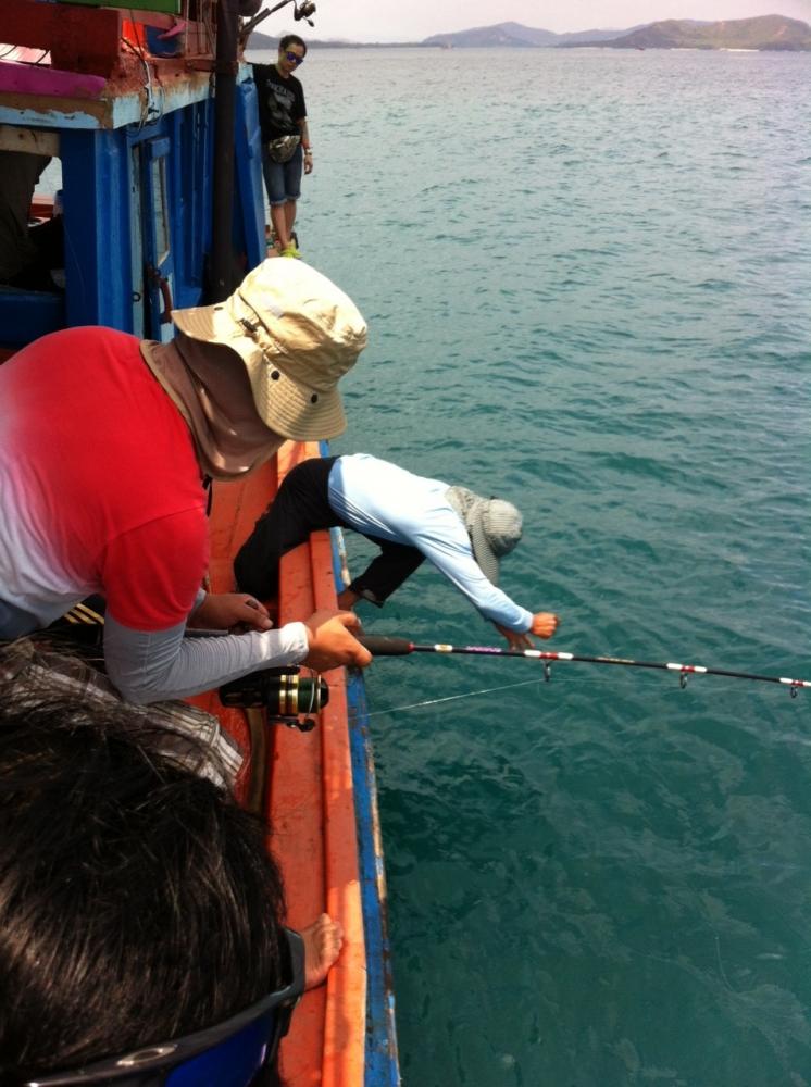 ใกล้แล้ว แต่มันก็มุดใต้ท้องเรือ เสียวดี!
แต่สุดท้ายก็ได้ตัว