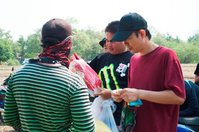 ต้องขอขอบคุณ พี่เอ้ และ ครูอั๋น ด้วยนะครับที่เป็นหัวเรือใหญ่ ในการจัดงานครั้งนี้ ครับ 
 :prost: :pr